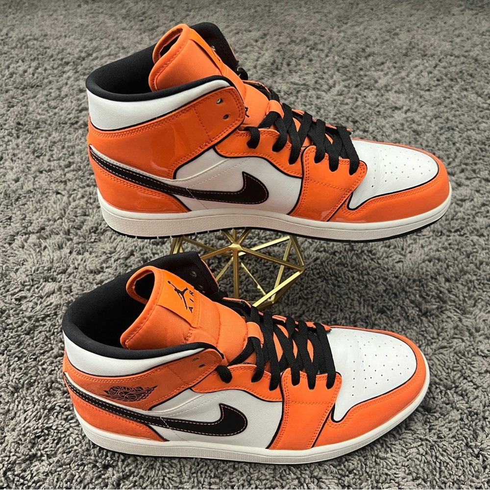 Jordan 1 Mid SE Shoes Men’s Size 12 Turf Orange Black White Sneakers DD6834-802